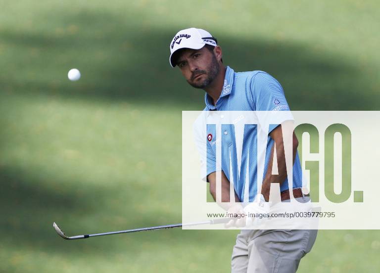 Kevin Kisner chips to the 10th green at practice on the Tuesday before the 2019 Masters Tournament at Augusta National Golf Club in Augusta, Georgia, on April 9, 2019. AUG20190409101 JOHNxANGELILLO