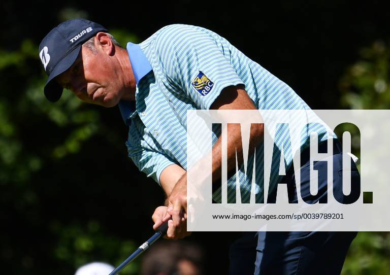 Matt Kuchar hits a putt on the Wednesday before the 2019 Masters Tournament at Augusta National Golf Club in Augusta, Georgia, on April 10, 2019. AUG20190410906 KEVINxDIETSCH