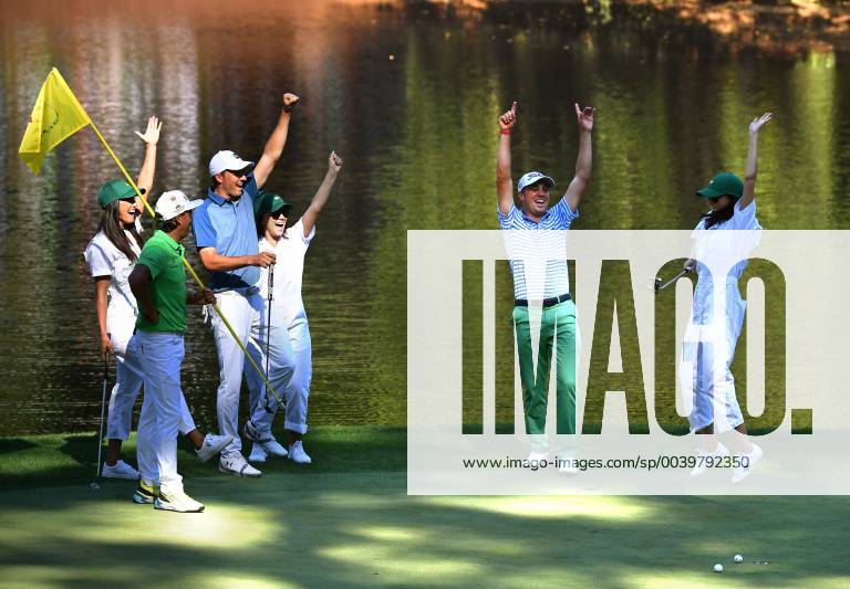 Rickie Fowler, fiance Allison Stokke, Jordan Spieth, fiance Annie Verret and Justin Thomas react after Thomas s girlfriend Jillian Wisniewski sinks a putt on the Wednesday before the 2019 Masters Tournament at Augusta National Golf Club in Augusta, Georgia, on April 10, 2019. AUG20190410928 KEVINxDIETSCH