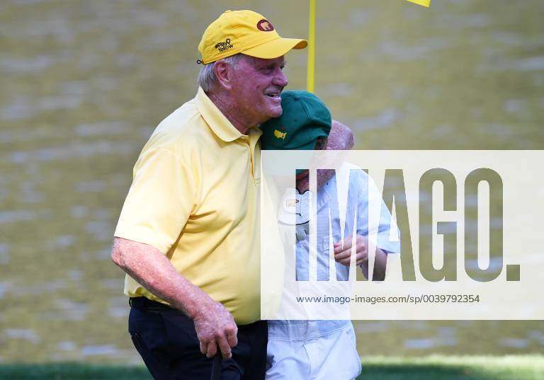 Jack Nicklaus walks off of the 9th green with one of his grandchildren at the Par 3 contest the Wednesday before the 2019 Masters Tournament at Augusta National Golf Club in Augusta, Georgia, on April 10, 2019. AUG20190410933 KEVINxDIETSCH