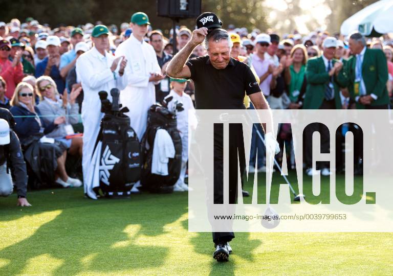 Golf legends Gary Player tips his hat before hitting the ceremonial tee to start the Masters Tournament at Augusta National Golf Club in Augusta, Georgia, on April 11, 2019. AUG20190411309 KEVINxDIETSCH