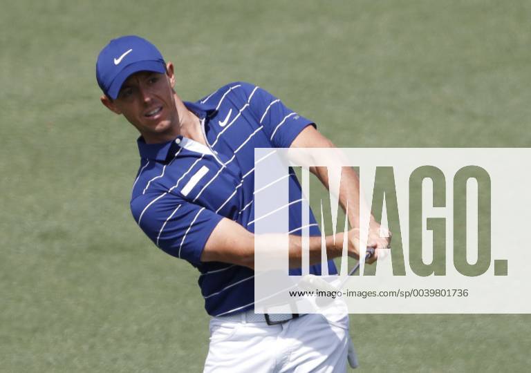 Rory McIlroy of Northern Ireland chips to the 2nd green in the first round at the 2019 Masters Tournament at Augusta National Golf Club in Augusta, Georgia, on April 11, 2019. AUG20190411143 JOHNxANGELILLO
