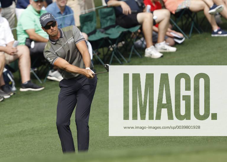 Henrik Stenson of Sweeden chips to the 2nd green in the first round at the 2019 Masters Tournament at Augusta National Golf Club in Augusta, Georgia, on April 11, 2019. AUG20190411118 JOHNxANGELILLO