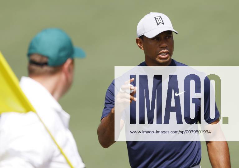 Tiger Woods makes birdie on the 2nd hole in the first round at the 2019 Masters Tournament at Augusta National Golf Club in Augusta, Georgia, on April 11, 2019. AUG20190411139 JOHNxANGELILLO