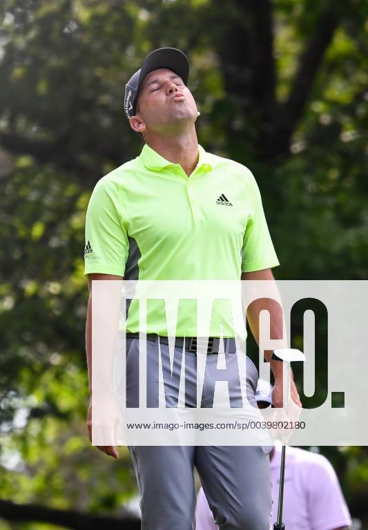 Sergio Garcia reacts after hitting on the fourth tee during the first round of the Masters Tournament at Augusta National Golf Club in Augusta, Georgia, on April 11, 2019. AUG20190411321 KEVINxDIETSCH