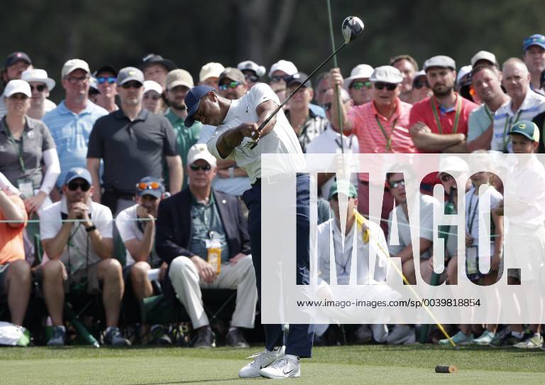 Tiger Woods hits his tee shot on the 8th hole in the second round at the 2019 Masters Tournament at Augusta National Golf Club in Augusta, Georgia, on April 12, 2019. AUG20190412119 JOHNxANGELILLO