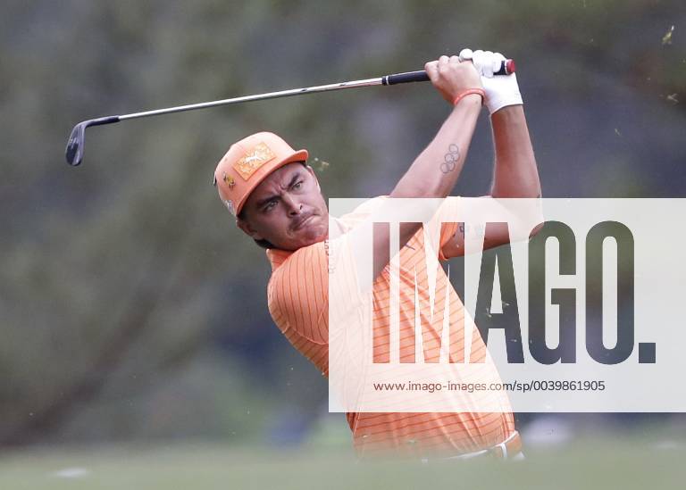 Rickie Fowler hits his approach shot to the 1st hole in the final round at the 2019 Masters Tournament at Augusta National Golf Club in Augusta, Georgia, on April 14, 2019. AUG20190414912 JOHNxANGELILLO