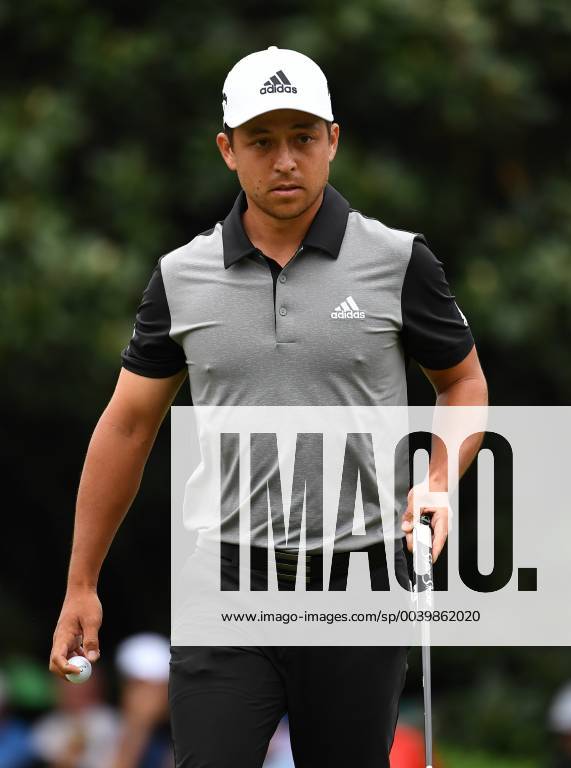 Xander Schauffele lines up a putt on the first green during the final round of the Masters Tournament at Augusta National Golf Club in Augusta, Georgia, on April 14, 2019. AUG20190414306 KEVINxDIETSCH
