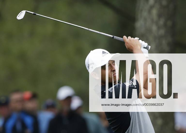Xander Schauffele hits his approach shot on the 1st hole in the final round at the 2019 Masters Tournament at Augusta National Golf Club in Augusta, Georgia, on April 14, 2019. AUG20190414914 JOHNxANGELILLO