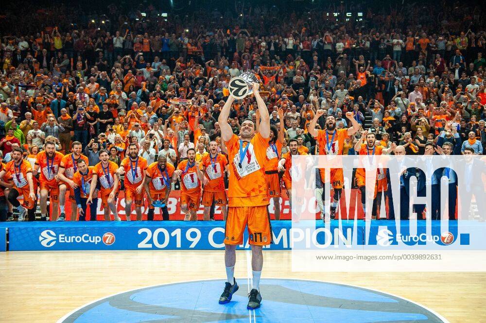 Valencia, VALENCIA, SPAIN - Valencia Basket celebration during basketball match at final of EuroCup 2019 match between Valencia Basket and Alba Berlin at Fuente de San Luis Stadium in Valencia, Spain, on April 15, 2019. Basketball: Final of EuroCup 2019 - ZUMAa181 20070101_zaa_a181_026