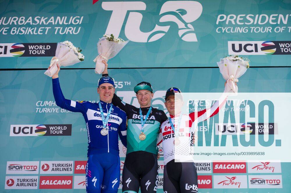 Podium v l n r 2 Fabio Jakobsen NED Deceuninck Quick Step 1 Sam Bennett IRL BORA hansgrohe 3 Caleb Ewan AUS Lotto Soudal Award Ceremony Honour Ceremony Celebration Jubel Freude Luck Emotionen Mimik Mimic Gestic Gestictics Landscape landscape horizontal Event Event 55 Presidential Cycling Tour of Turkey 1 Stage Stage 1 Istanbul to to Tekirdag 156 7 km Location Tekirdag Region Province Tekirdag Country Turkey Turkey Europe Asia Asia Date 16 04 2019 Stiehl Photography