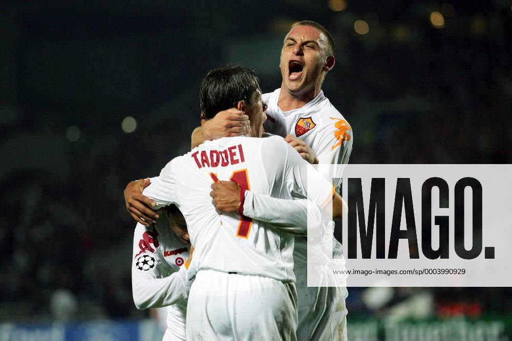 Daniele De Rossi (re.) und Rodrigo Taddei (beide AS Rom) - Torjubel - (pan28162) Fußball EC 1 Herren Champions League 2008 2009, Roma Gruppe Bordeaux Freude, Begeisterung,
