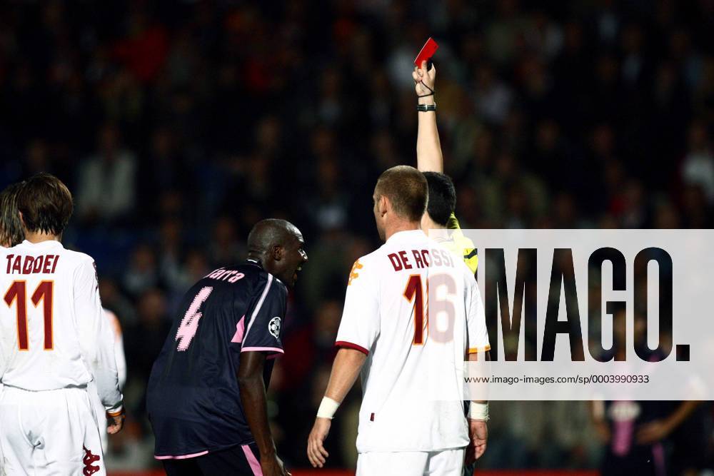 Alou Diarra (Bordeaux) sieht rot - (pan28162) Fußball EC 1 Herren Champions League 2008 2009, Girondins Bordeaux - AS Roma 1:3 Gruppe Bordeaux