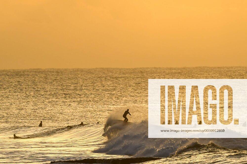 KW16 18th April 2019, Bells Beach, Victoria, Australia; World Surf League Rip Curl Pro Bells Beach Day 2; Surfers warm up at sunrise ActionPlus12125070 MorganxHancock