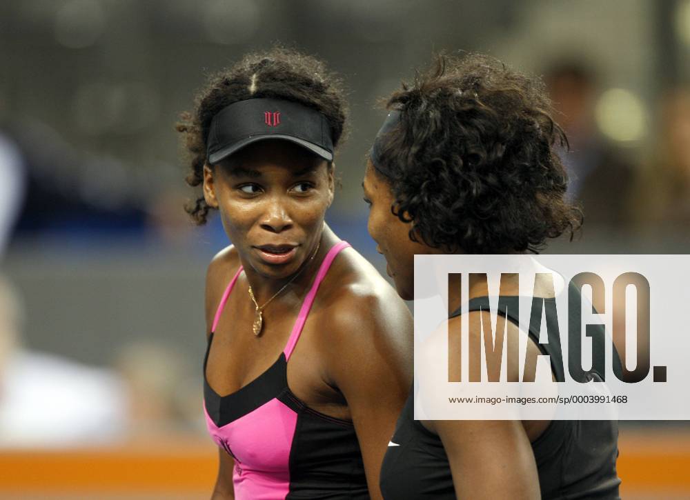 Venus (li.) und Serena Williams (beide USA) Tennis Damen Porsche Grand Prix 2008, WTA Tour, Vdig Gruppe Stuttgart