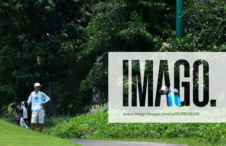 (190420) -- BOAO, April 20, 2019 (Xinhua) -- Hak Shun Yat (R) of China s Hong Kong hits on the 13th hole during the third round of the Boao Open in Boao, south China s Hainan Province, on April 20, 2019. The 2019 China Tour s Boao Open is held from April 15 to 21. (Xinhua Yang Guanyu) (SP)CHINA-BOAO-GOLF-CHINA TOUR-BOAO OPEN (CN)