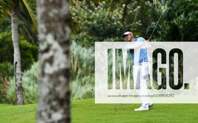 (190420) -- BOAO, April 20, 2019 (Xinhua) -- Liu Yanwei of China hits on the 13th hole during the third round of the Boao Open in Boao, south China s Hainan Province, on April 20, 2019. The 2019 China Tour s Boao Open is held from April 15 to 21. (Xinhua Yang Guanyu) (SP)CHINA-BOAO-GOLF-CHINA TOUR-BOAO OPEN (CN)