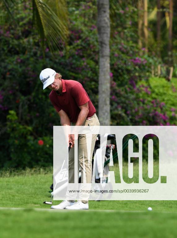 (190420) -- BOAO, April 20, 2019 (Xinhua) -- Maverick Antcliff of Australia putts on the 3rd hole during the third round of the Boao Open in Boao, south China s Hainan Province, on April 20, 2019. The 2019 China Tour s Boao Open is held from April 15 to 21. (Xinhua Yang Guanyu) (SP)CHINA-BOAO-GOLF-CHINA TOUR-BOAO OPEN (CN)
