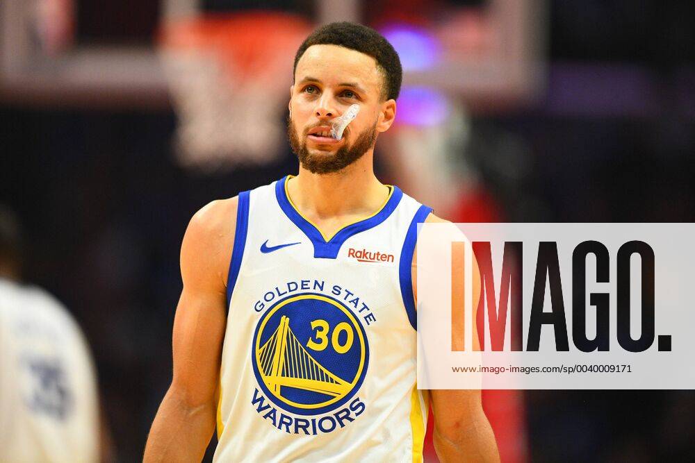 LOS ANGELES, CA - APRIL 21: Golden State Warriors Guard Stephen Curry (30) looks on during game four of the first round of the 2019 NBA Basketball Herren USA Playoffs between the Golden State Warriors and the Los Angeles Clippers on April 21, 2019 at Staples Center in Los Angeles, CA. (Photo by Brian Rothmuller Icon Sportswire) NBA: APR 21 NBA Playoffs First Round - Warriors at Clippers - Game Four Icon190421057