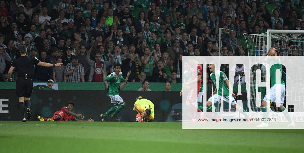 Football GER Season 2018 2019 DFB Cup Semifinal SV Werder Bremen FC Bayern Muenchen 2 3 Referees Daniel Siebert left decides after a duel between Kingsley Coman Bayern Muenchen left and Theodor Gebre Selassie Werder Bremen 3 v left on penalty kick Bremen players are horrified DFB REGULATIONS PROHIBIT ANY USE OF PHOTOGRAPHS AS IMAGE SEQUENCES AND OR QUASI VIDEO Team2