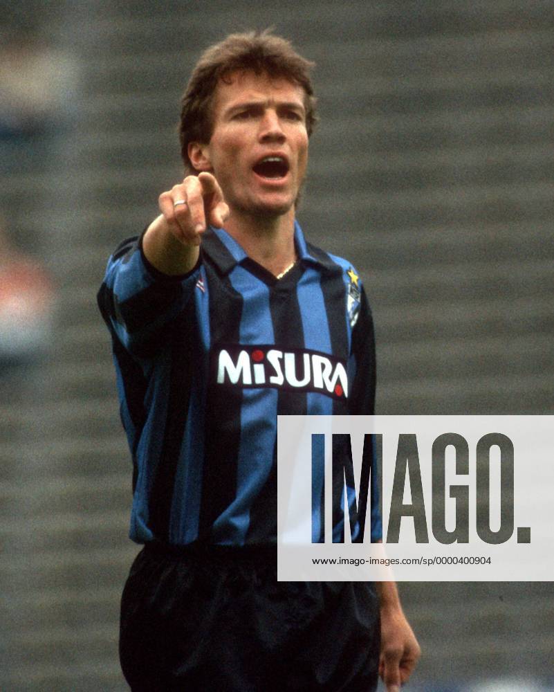 Lothar Matthäus (Inter) gibt die Richtung an Fußball Herren Serie A 1988 1989, 1. Italienische Liga, Internazionale Mailand Einzelbild