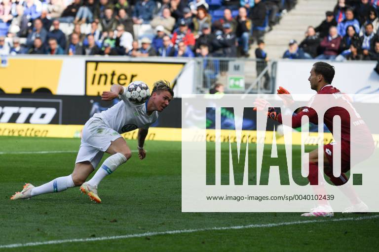 Football 1 Bundesliga TSG 1899 Hoffenheim VfL Wolfsburg v l Felix Klaus VfL Wolfsburg vs. Oliver Baumann TSG 1899 Hoffenheim DFL regulations prohibit any use of photographs as image sequences and or quasi video 1 Fussball Bundesliga TSG 1899 Hoffenheim VfL Wolfsburg Sinsheim