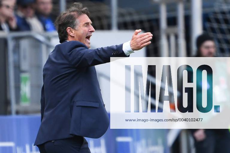 Football 1 Bundesliga TSG 1899 Hoffenheim VfL Wolfsburg v l Bruno Labbadia Trainer VfL Wolfsburg DFL regulations prohibit any use of photographs as image sequences and or quasi video 1 Fussball Bundesliga TSG 1899 Hoffenheim VfL Wolfsburg Sinsheim