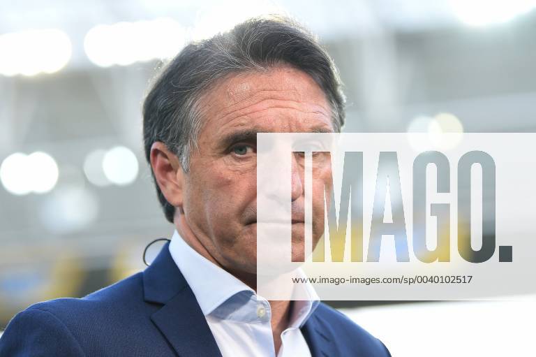 Football 1 Bundesliga TSG 1899 Hoffenheim VfL Wolfsburg v l Bruno Labbadia Trainer VfL Wolfsburg DFL regulations prohibit any use of photographs as image sequences and or quasi video 1 Fussball Bundesliga TSG 1899 Hoffenheim VfL Wolfsburg Sinsheim