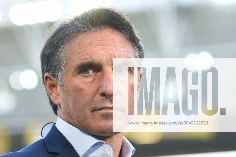 Football 1 Bundesliga TSG 1899 Hoffenheim VfL Wolfsburg v l Bruno Labbadia Trainer VfL Wolfsburg DFL regulations prohibit any use of photographs as image sequences and or quasi video 1 Fussball Bundesliga TSG 1899 Hoffenheim VfL Wolfsburg Sinsheim