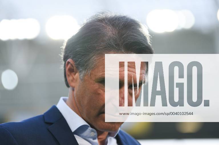 Football 1 Bundesliga TSG 1899 Hoffenheim VfL Wolfsburg v l Bruno Labbadia Trainer VfL Wolfsburg DFL regulations prohibit any use of photographs as image sequences and or quasi video 1 Fussball Bundesliga TSG 1899 Hoffenheim VfL Wolfsburg Sinsheim