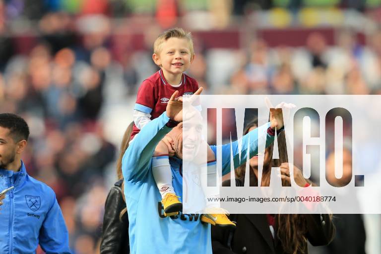 London, England, United Kingdom - Pablo Zabaleta of West Ham United during the Premier League match between West Ham United and Southampton at the London Stadium, Stratford, London on Saturday 4th May 2019. West Ham United v Southampton FC - Premier League - ZUMAn230 20190504_zaa_n230_1321