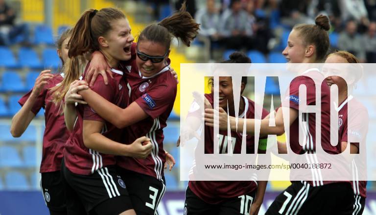 Albena(Bulgaria) England-Germany UEFA U17 U 17 Under 17 European Championship EM Europameisterschaft women s football Emilie Bernhardt(L),Julia Pollak(2L),Gia Corley(3L), Nicole Woldmann(4th from left) Germany celebrate first goal on match :