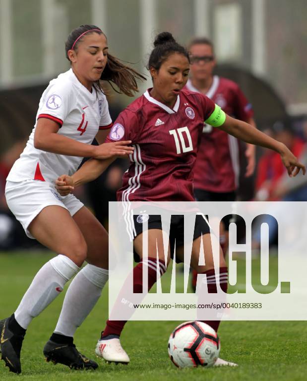 Albena(Bulgaria) England-Germany UEFA U17 U 17 Under 17 European Championship EM Europameisterschaft women s football Gia Corley(R) Germany,Charlotte Fleming(L) England :