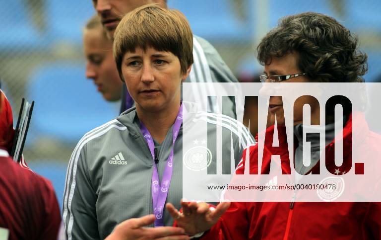 Albena(Bulgaria) England-Germany UEFA U17 U 17 Under 17 European Championship EM Europameisterschaft women s football Ailien Poese(L),Ulrike Ballweg(R) Germany U17 head coach celebrate during match :