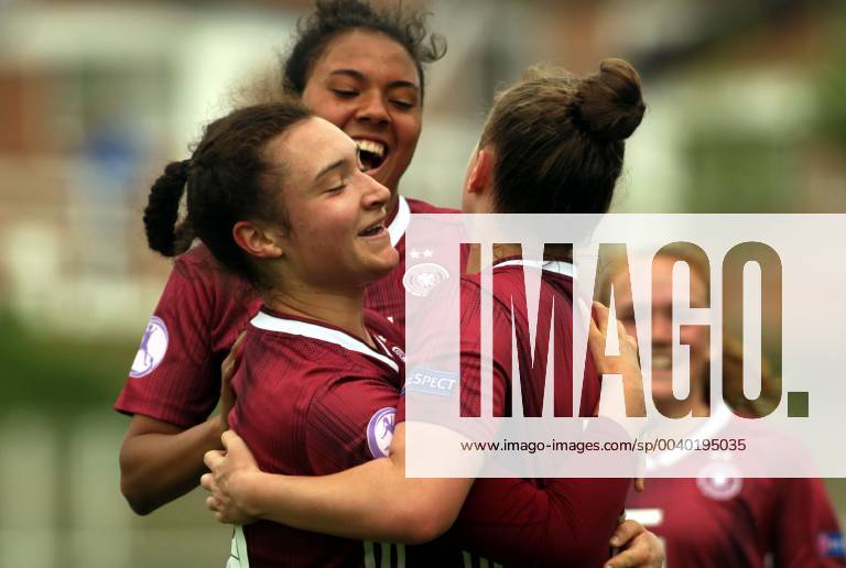 Albena(Bulgaria) England-Germany UEFA U17 U 17 Under 17 European Championship EM Europameisterschaft women s football Sophie Weidauer(L),Gia Corley(C) Germany celebrate goal :
