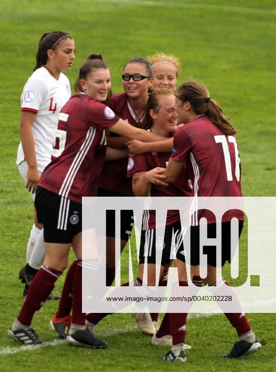 Albena(Bulgaria) England-Germany UEFA U17 U 17 Under 17 European Championship EM Europameisterschaft women s football Gentiana Fetaj,Julia Pollak,Lisanne Gräwe Germany :