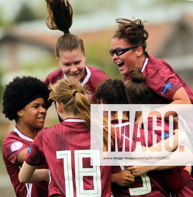 Albena(Bulgaria) England-Germany UEFA U17 U 17 Under 17 European Championship EM Europameisterschaft women s football Victoria Ezebinyuo,Emilie Bernhardt,Julia Pollak Germany :