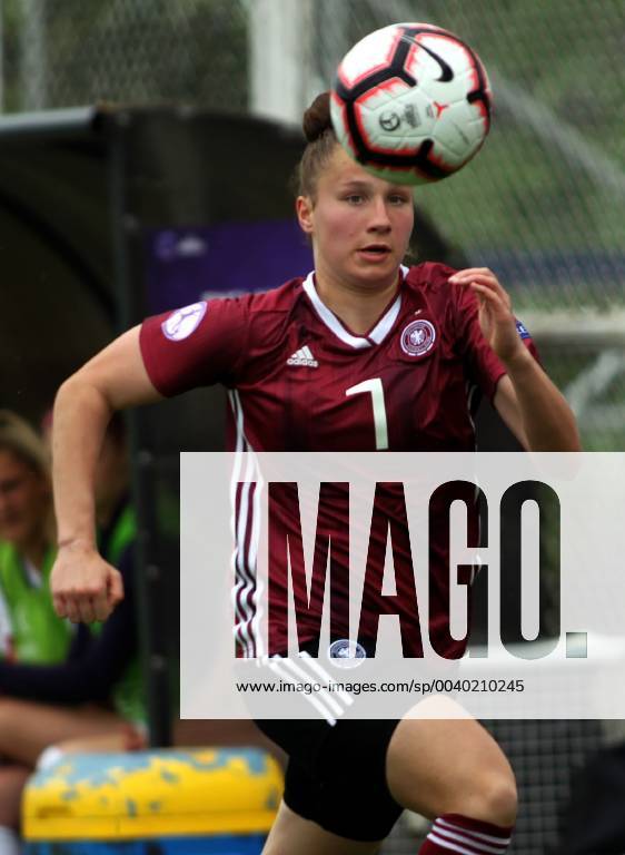 Albena(Bulgaria) England-Germany UEFA U17 U 17 Under 17 European Championship EM Europameisterschaft women s football Nicole Woldmann Germany :