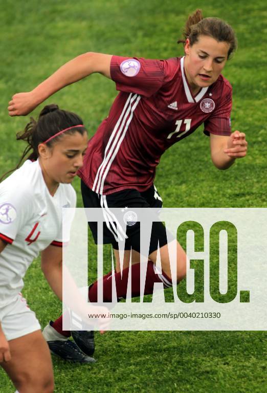 Albena(Bulgaria) England-Germany UEFA U17 U 17 Under 17 European Championship EM Europameisterschaft women s football Carlotta Wamser (R) Germany :