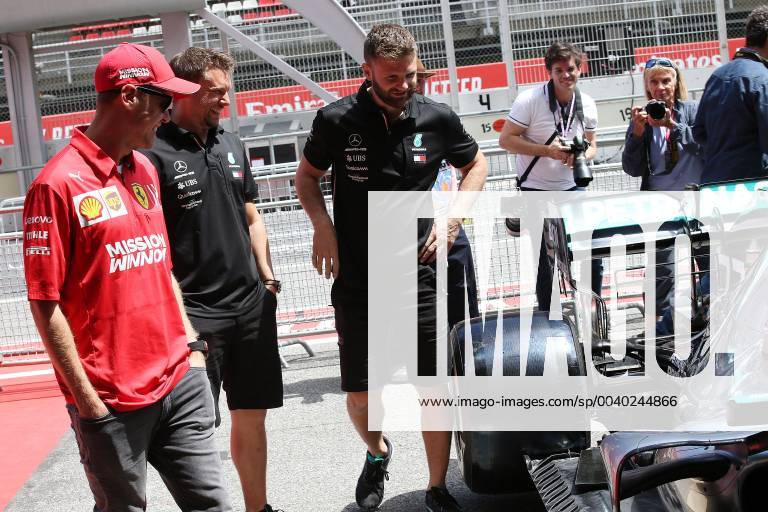 Photo4 LaPresse 09 05 2019 Montmelo, Spain Grand Prix Formula One Spain 2019 In the pic: Sebastian Vettel (GER) Scuderia Ferrari SF90 look the Mercedes AMG F1 W10 in the pit lane
