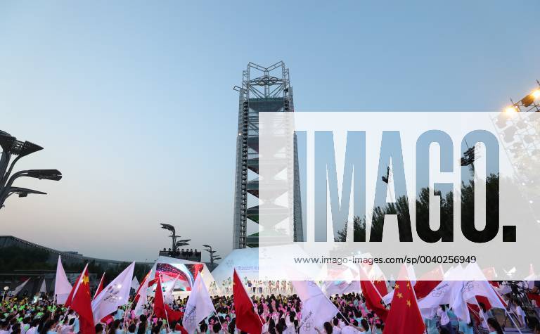 (190510) -- BEIJING, May 10, 2019 (Xinhua) -- Photo taken on May 10, 2019, shows the 1000-day countdown celebrations of the Beijing 2022 Olympic Winter games Winterspiele Spiele Summer games held in Beijing Olympic Park, Beijing, capital of China. (Xinhua Xu Zijian) (SP)CHINA-BEIJING-OLYMPIC WINTER GAMES-1000 DAYS COUNTDOWN