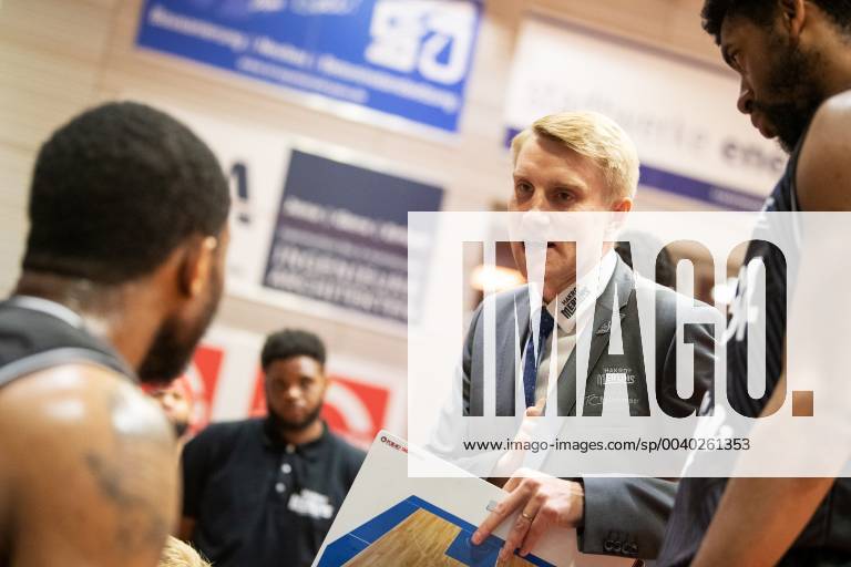 Easycredit Basketball Bundesliga 33 Matchday on 10 5 2019 between Science City Jena and the HAKRO Merlins Crailsheim 2 v re Trainer Tuomas Iisalo Crailsheim with the team Sparkassen Arena Jena