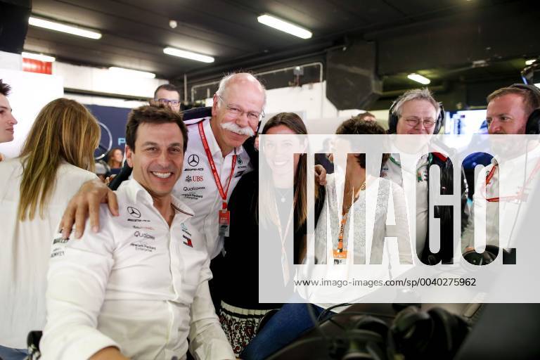 Motorsports: FIA Formula One World Championship WM Weltmeisterschaft 2019, Grand Prix of Spain, Toto Wolff (AUT, Mercedes AMG Petronas Motorsport), Dr. Dieter Zetsche (GER, Chairman of the Board of Management of Daimler AG, Head of Mercedes-Benz Cars) with his family and wife Anne Barcelona Spain