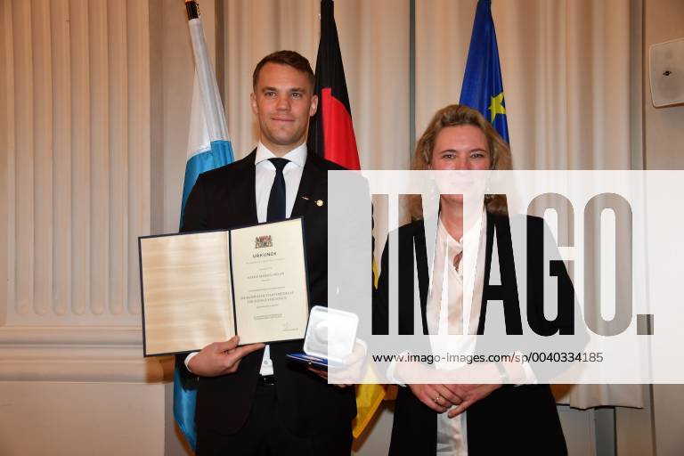 Manuel Neuer and Kerstin Schreyer Minister of Social Affairs Award of the Social Medal Bavarian State Medal for Social Services Max Joseph Saal Residence Munich 13 May 2019