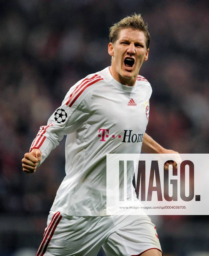Bastian Schweinsteiger (Bayern) - Torjubel - Fußball EC 1 Herren Champions League 2008 2009, FC Bayern München Einzelbild München Freude, Begeisterung,