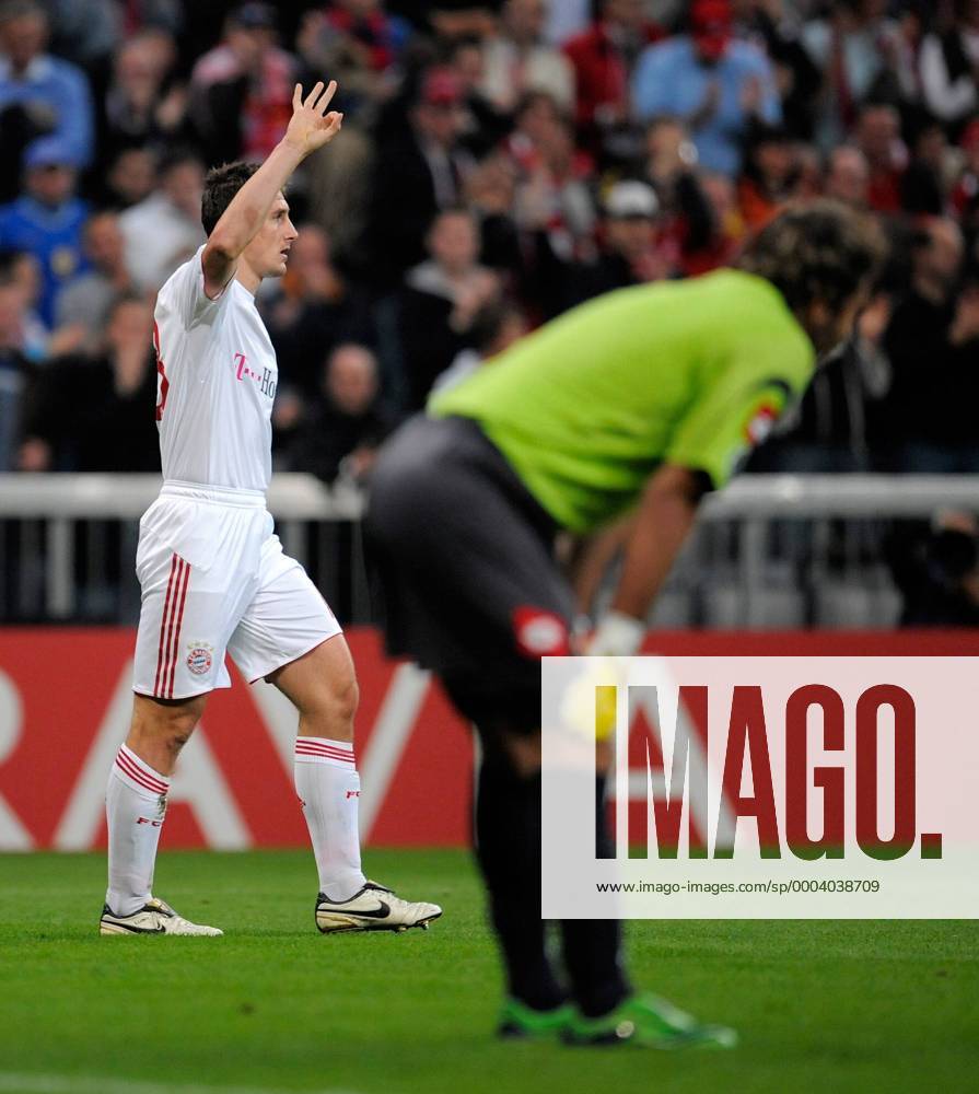 Miroslav Klose (Bayern, li.) - Torjubel - Fußball EC 1 Herren Champions League 2008 2009, FC Bayern München - ACF Fiorentina, AC Florenz Gruppe München