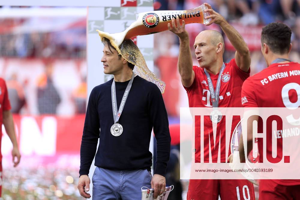 KOVAC Nico Trainer Team FC Bayern Muenchen at the award ceremony German Champion with ROBBEN Arjen and the beer shower DFL Football Bundesliga Season 2018 2019 Last Matchday Bundesliga Season 2018 2019 on 18 May 2019 in the Allianzarena DFL REGULATIONS PROHIBIT ANY USE OF PHOTOGRAPHS as IMAGE SEQUENCES and or QUASI VIDEO