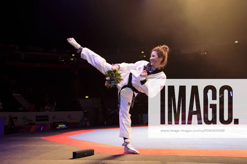 KW20 (190519) -- MANCHESTER, May 19, 2019 (Xinhua) -- Great Britain s Jade Jones poses with her gold medal after beating South Korea s Lee Ah-Reum in the women s -57kg final at the World Taekwondo Championships 2019 in Manchester, Britain on May 18, 2019. Jones won 14-7. (Xinhua Jon Super) (SP)BRITAIN-MANCHESTER-TAEKWONDO World Championship, WM, Weltmeisterschaft DAY 4