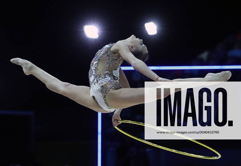 KW20 BAKU, AZERBAIJAN - MAY 19, 2019: Russia s Dina Averina performs her hoop routine during the individuals finals at the 2019 European Championships in Rhythmic gymnastics, Rhythmische Sportgymnastik, RSG Sergei Savostyanov TASS TS0ABE4E