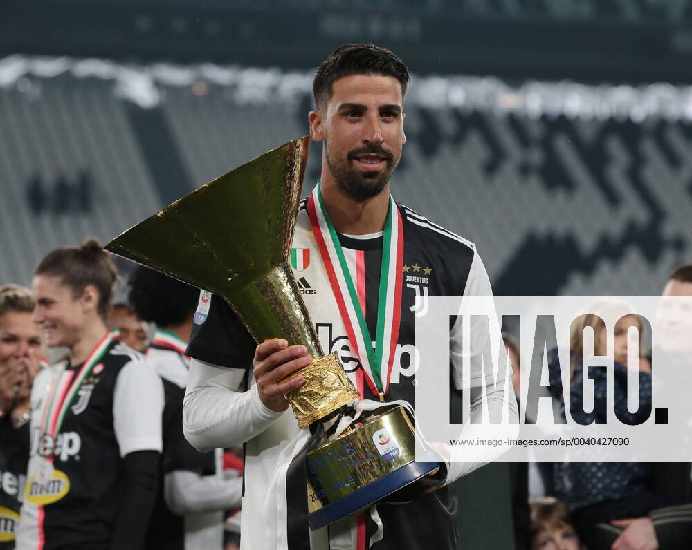 KW20 Sami Khedira of Juventus with the trophy during the Serie A match at Allianz Stadium, Turin. Picture date: 19th May 2019. Picture credit should read: Jonathan Moscrop Sportimage . SPI-0086-0046